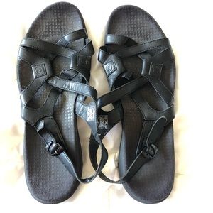 Merrell Black leather strappy sandal 10